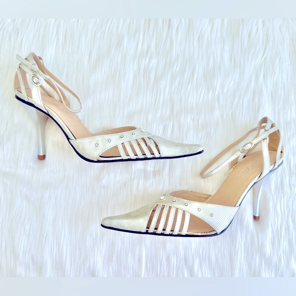 LEATHER POINTED PUMP